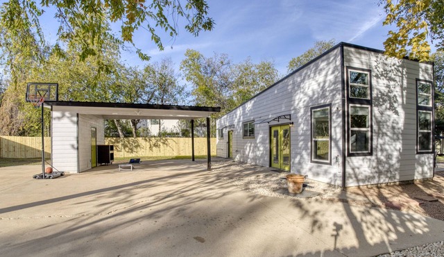 Austin Gated Oasis | 4BR | Sleeps 8 | Fire Pit