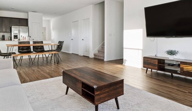 Austin Getaway: Come, Stay, and Play!