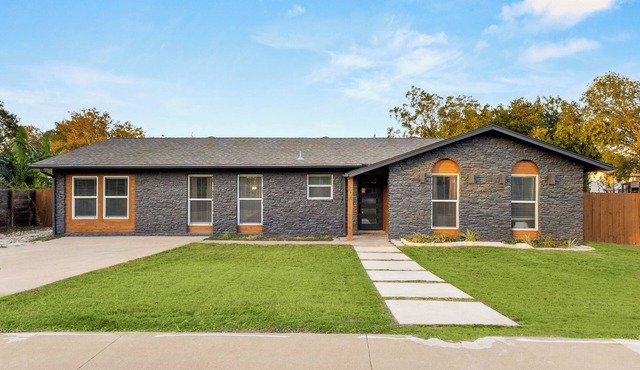 Austin Getaway: Heated Pool, Hot Tub, Ping Pong, Fireplace & Private Theater