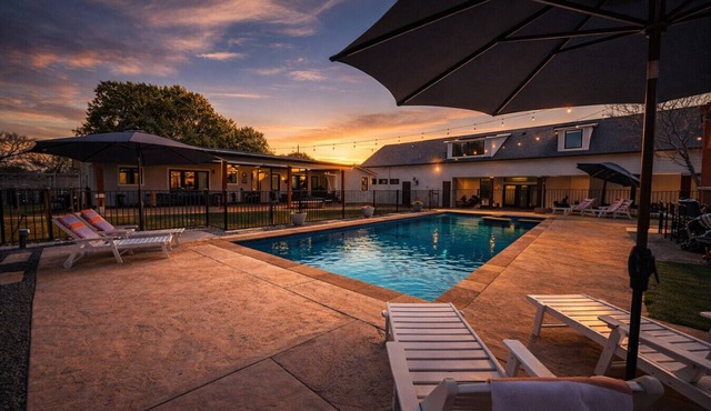 Austin Group Retreat, Pool, Pickleball, Sleeps 22