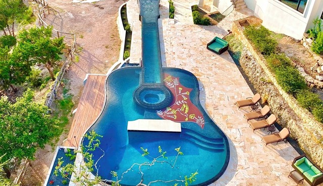 Austin Guitar Pool | 87.5 FT Guitar Pool