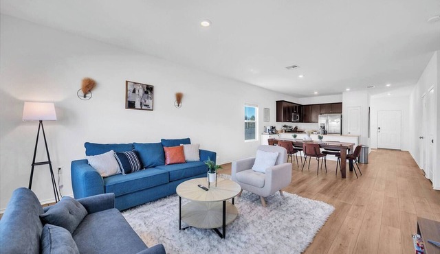 Austin Hideaway | King Bed, Game Room, Coffee Bar