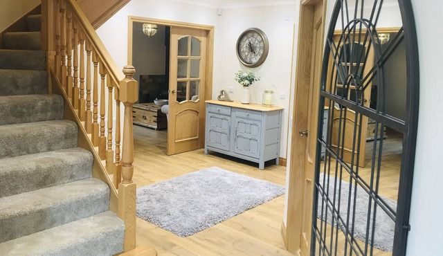 Austin House, Dumfries with 8 seat Hot Tub