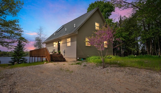 Austin Lake Lodge : Sun, Swim, & Relax – Lakefront Lodge Sleeps 6