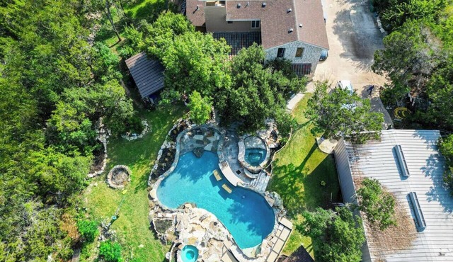 Austin | Lake Travis | 4/3.5 Pool Oasis & Tub