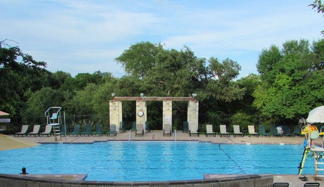 Austin Luxe Ranch- 5 BR, Fully-Equipped, Near Major Employers, Deck, Lakes