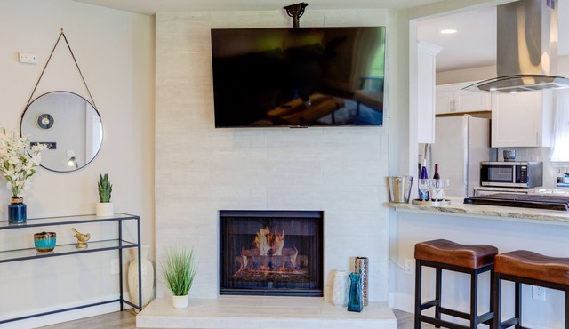 Austin Modern Chic Escape - 10 mins away from Downtown & Airport
