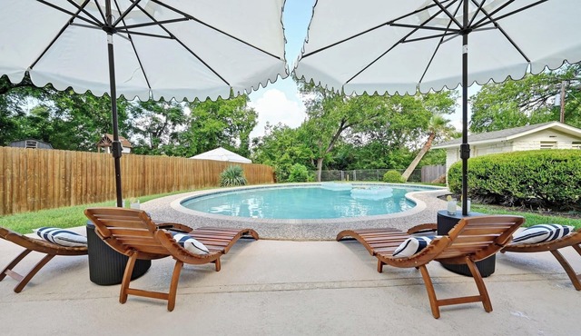Austin Music Retreat - Spacious 5BR home w/private pool & game room near Austin