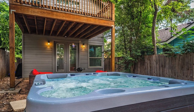 Austin Retreat Hot Tub & Relaxing Patio