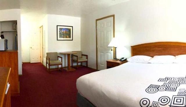 Austin's Chuckwagon Motel