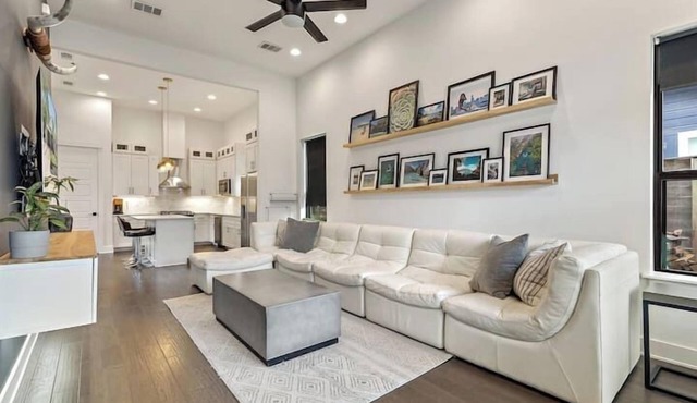 Austin The Allen – East Austin Home with Private Backyard & Putting Green