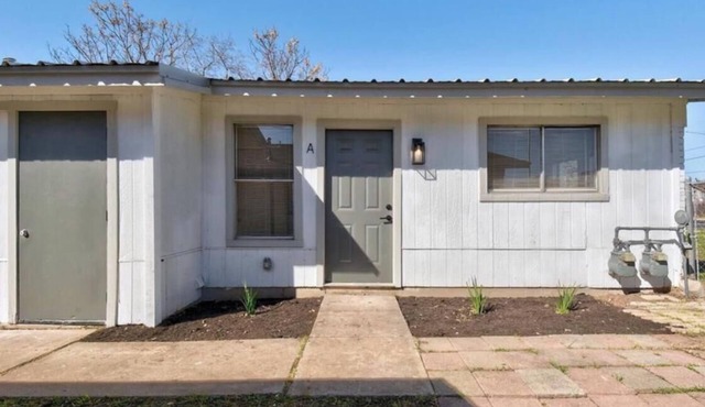 Austin Trio: 3bd near Congress, 6th, and Airport!