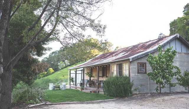 Australian Heritage Design Stay - Pickers Hut