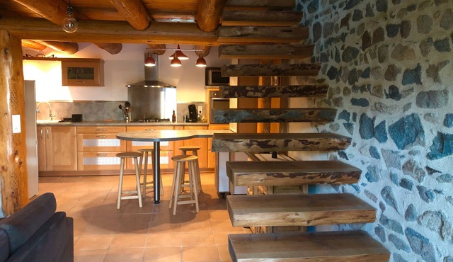 'Authentic and Cosy' Gîte with Private Terrace, Wi-Fi and Air Conditioning