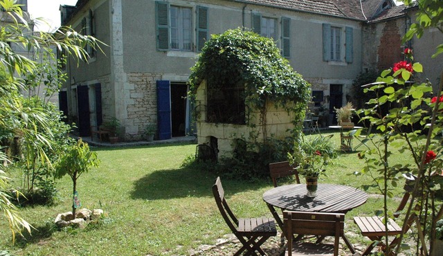 Authentic cottage 4/5 p. domain Le Nid des Oiseaux 15-16th C in hart of village
