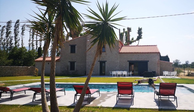 Authentic Catalan farmhouse with heated pool 10 minutes from the beach