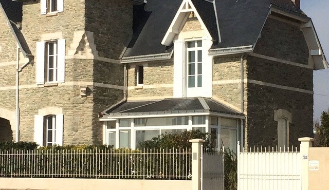 AUTHENTIC BALNEAIRE VILLA FACING THE SEA AND BOISVINET BEACH - EXCEPTIONAL VIEW