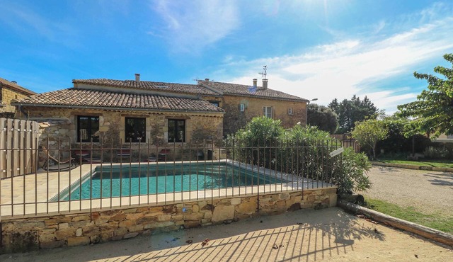 Authentic Country House with pool near Uzes