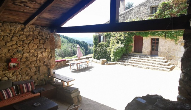 Authentic stone house. Exceptional site, quiet and peaceful.