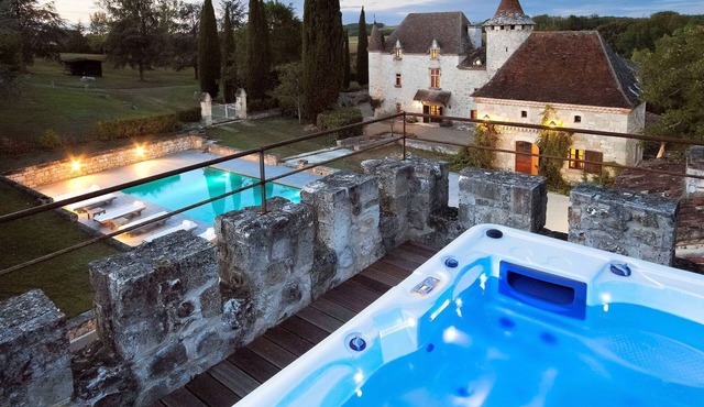 Authentic chateau near Agen with sauna