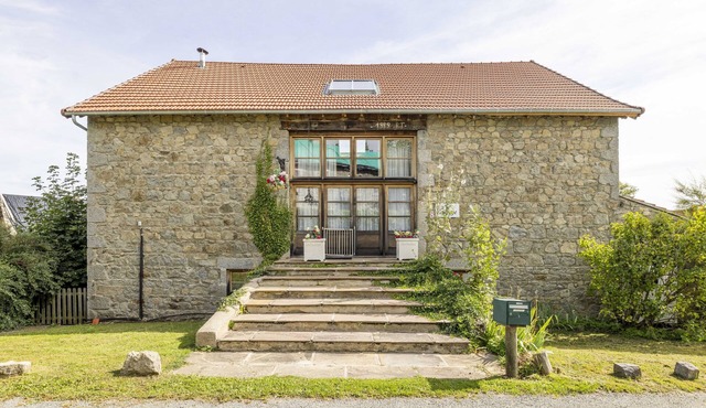 Authentic 100 year old barn, indoor pool