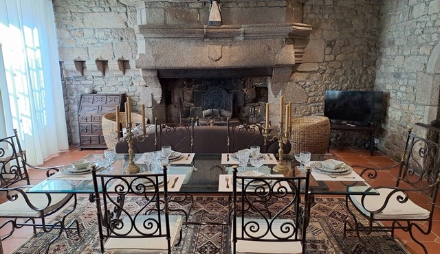 Authentic 16th-century Breton house in the heart of downtown, 2 minutes from the beach