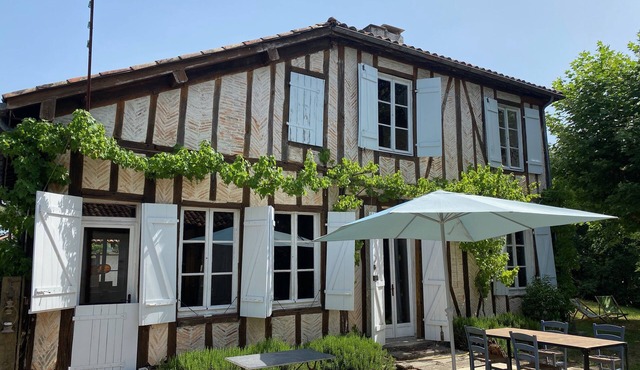 Authentic 19th-century villa 240 M2, private pool, 15 mn from Mimizan.