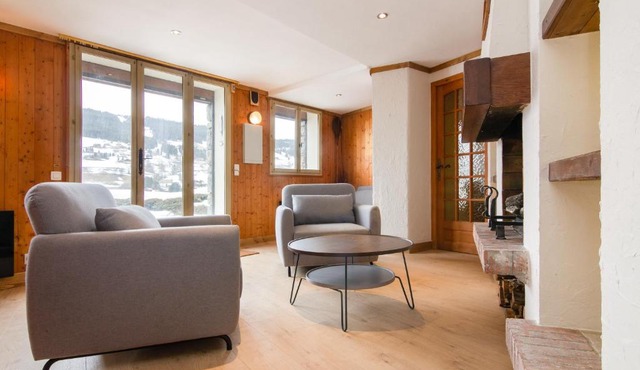 Authentic 2BR apartment 500m from city center