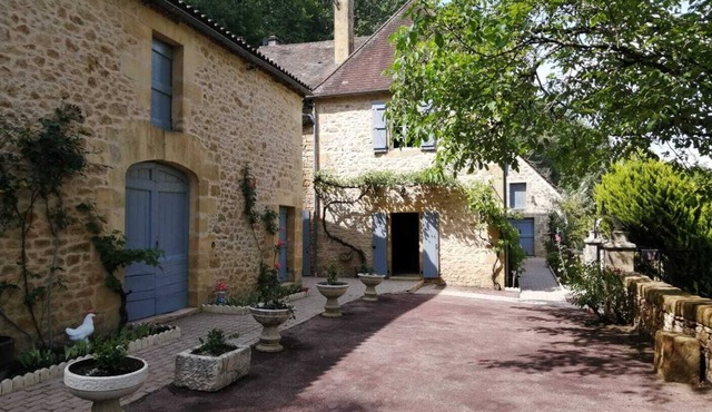 Authentic 4* Périgourdine farmhouse, 5km south of Sarlat, 1km from the river