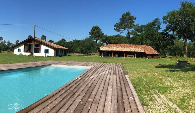 Authentic accommodation of the XXth century and all comfort (swimming pool, jacuzzi)