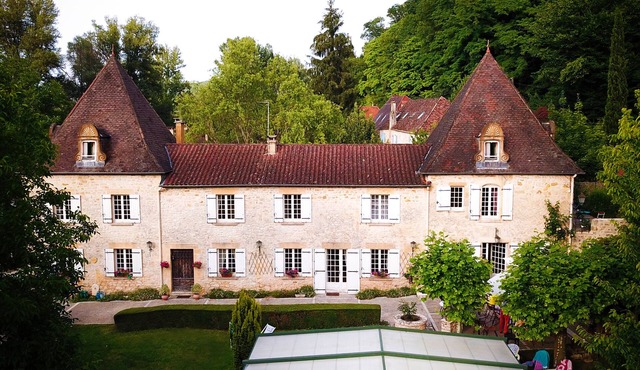 Authentic and comfortable house with heated indoor pool (from April to November)