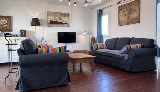 Authentic and cosy chalet in Gruissan Plage with the Mediterranean 300 m away