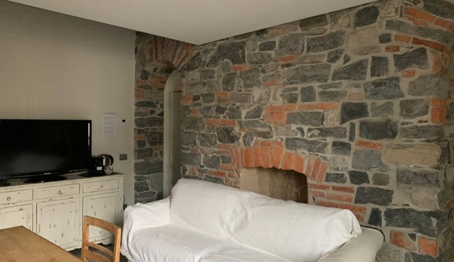 Authentic Atmosphere in Como (Romantic Chic)