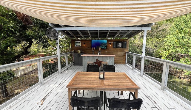 Authentic Austin Pad with Roof-top Deck Bar