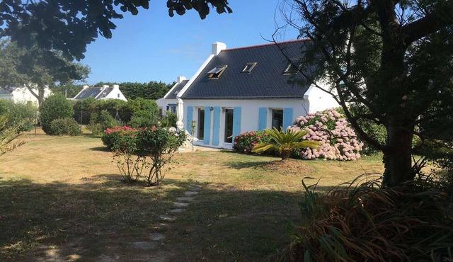 Authentic Breton house in Sauzon with parking