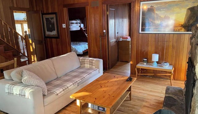 Authentic Lakefront Cottage with Spa