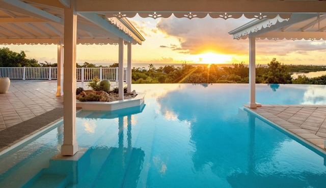 Authentic Caribbean-style home with Infinity Pool in Terres Basses - 6 bedrooms