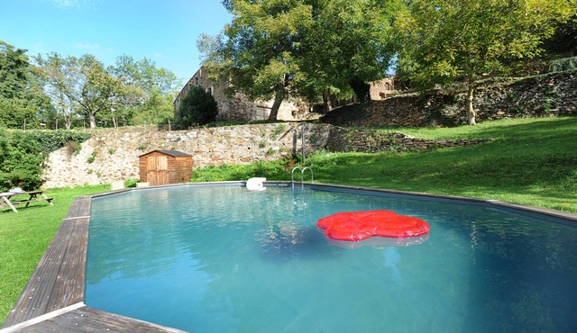 Authentic catalan farmhouse 200m2, isolated on foothills south of Canigou, 8 to 13 pers