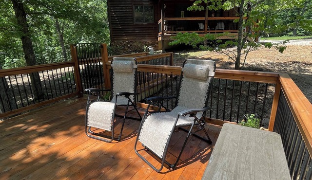 Authentic Cedar Cabin-Dogwood Cabin-with Pool near Blue Springs Ranch