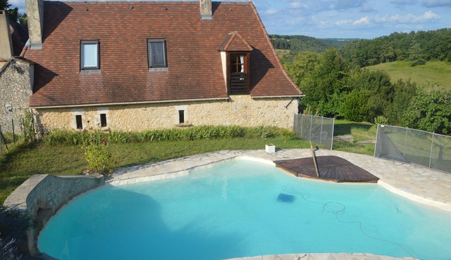Authentic charm in Périgord, quiet with swimming pool