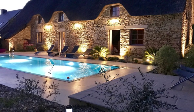 Authentic charming cottage with heated swimming-pool close La Baule