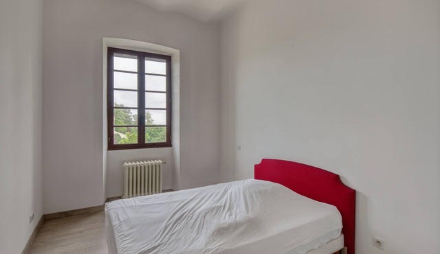 Authentic Corsica on the beach. 8-room apartment in family home.