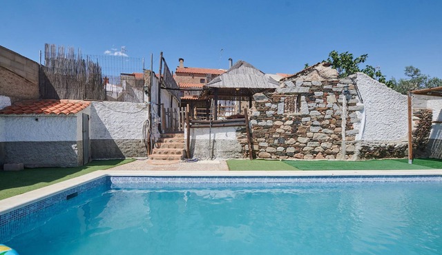 Authentic cottage with pool for a relaxing vacation in the countryside.