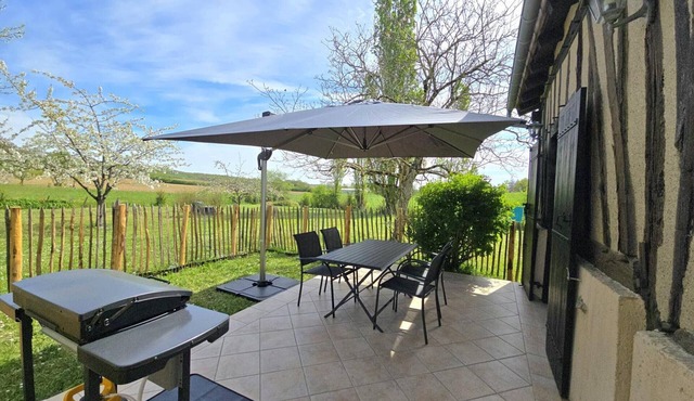 Authentic Cottage with Garden and Pool