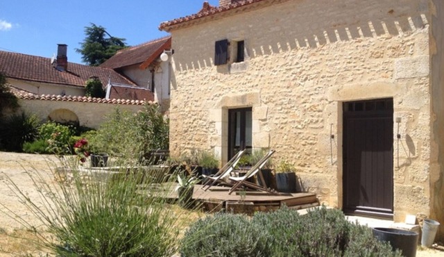 Authentic cottage with fireplace, terrace, and WiFi in Charente