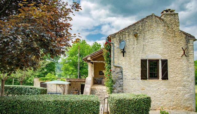 Authentic country house with new private pool