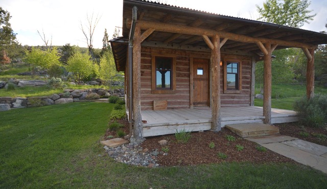 Authentic Custom Cabin, 17 miles from Yellowstone National Park