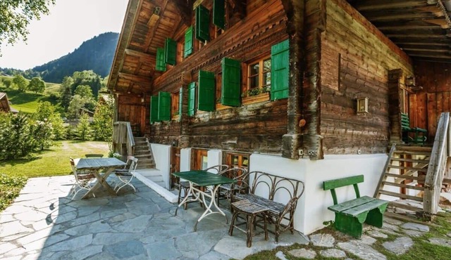 Authentic Designed Chalet right next to Gstaad