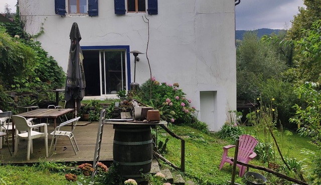 Authentic Espillia house, close to all amenities, ideal for family holidays.