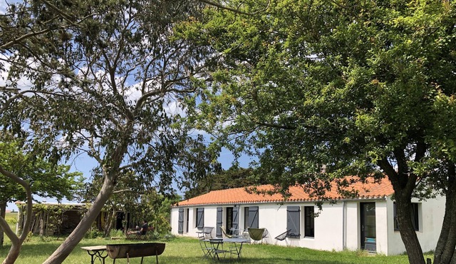 Authentic farmhouse in the heart of the Breton marshes